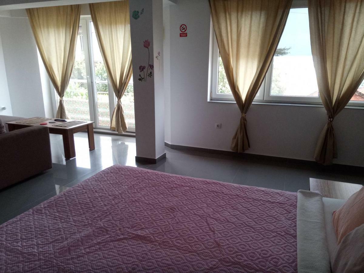 Hotel Yard House Trpejca Ochryda Zewnętrze zdjęcie